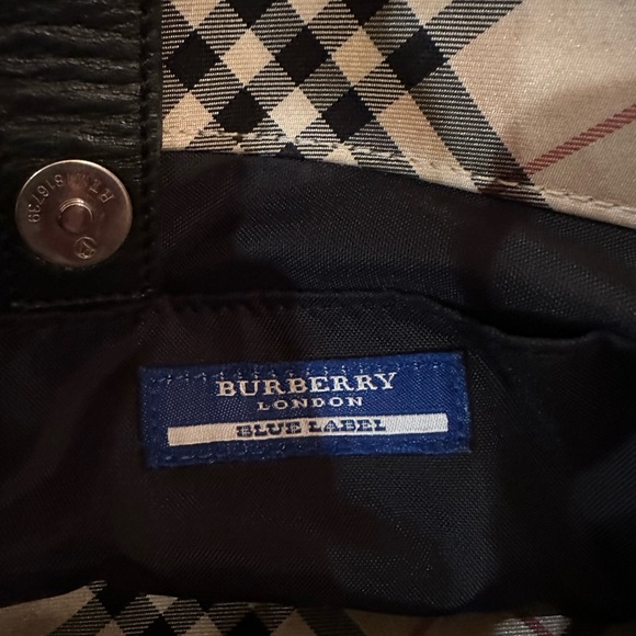 Burberry blue label purse with nova check accents - Picture 6 of 7